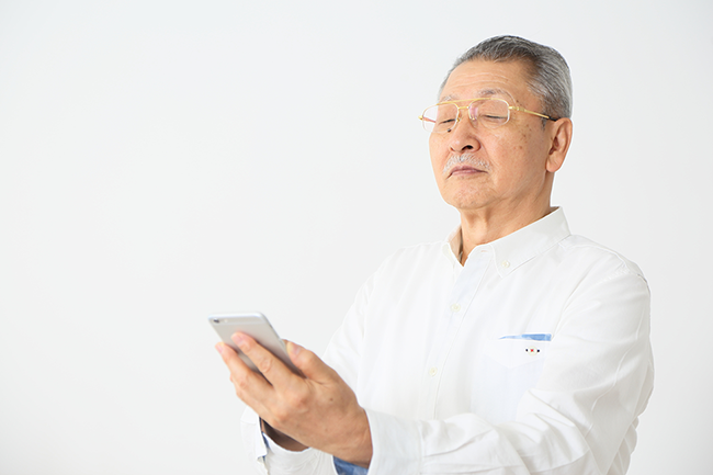 視力低下の老人